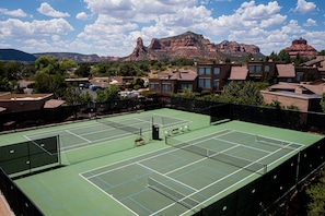 Community Amenities galore!
Community Amenities: Hot Tub, Pool, Nine-hole Golf Course, Tennis and Pickleball.
For a small fee.