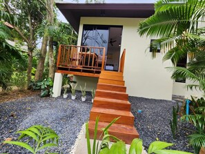 Lakeside Private Cozy 1 Bedroom Villa (4489)