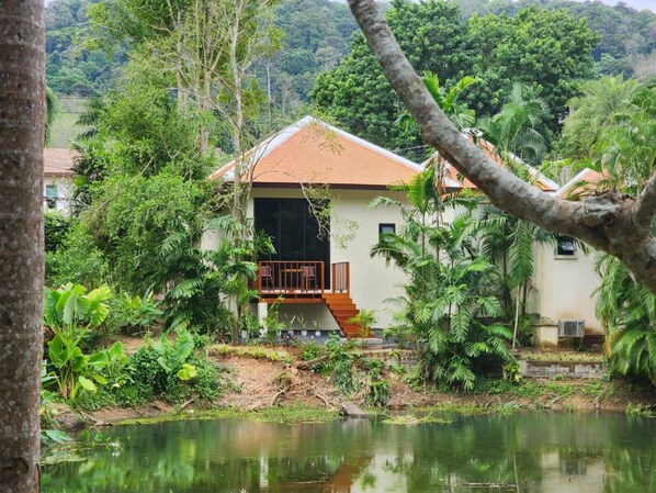 Lakeside Private Cozy 1 Bedroom Villa (4486)