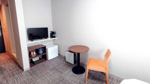 [Main building standard double] A room recommended for work