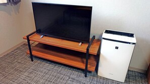 [Mixed Twin Room in the Main Building] TV and air purifier