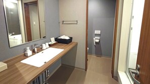 [Mixed Twin Room in the Main Building] Washbasin and toilet with washing function