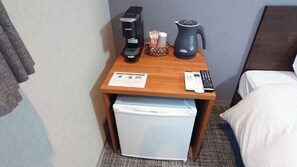 [Mixed Twin Room in the Main Building] Refrigerator, pot, coffee maker