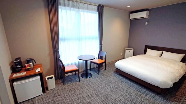 [Main building Japanese-Western room (barrier-free)] Enjoy a spacious stay