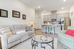 Living Room | Free WiFi | Smart TV