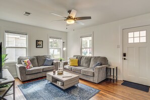 Living Room | Smart TV | Free WiFi