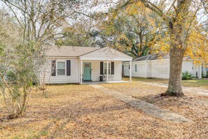 Property Exterior | Single-Story Cottage | Fenced Backyard