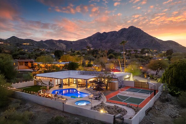 Welcome to your Arizona oasis, where stunning mountain views, plenty of space, and endless fun come together for the ultimate getaway! 