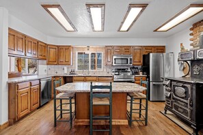 Kitchen (antique stove doesn't work)