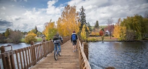 Drake Park is great for a stroll, picnic, or people-watching. There's live music and some artsy stalls on the weekends