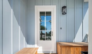 Entry/ Front Porch