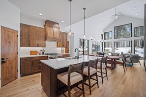 18184 Forestbrook-06