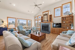DU612: Windjammer | Mid Level Overview - Fireplace Available for Off-Season Use Only