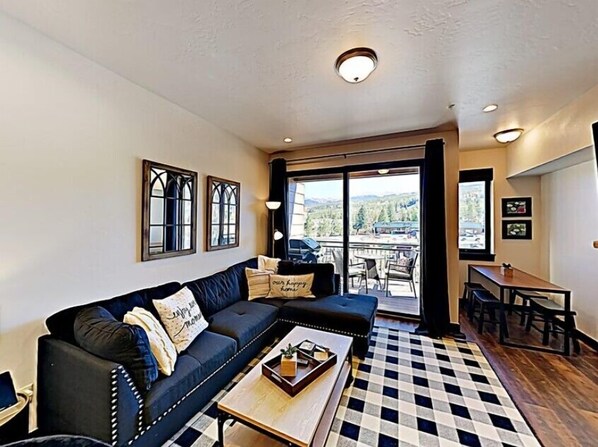 SWP Arrow 274 living area
