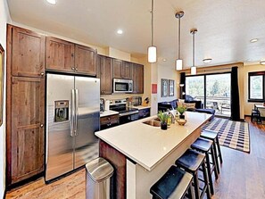 SWP Arrow 274 breakfast bar and kitchen