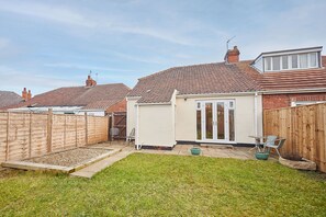 Wardman Crescent, Redcar - Host & Stay