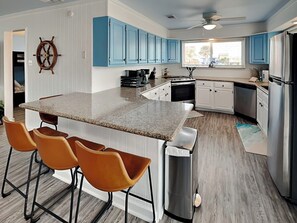 Full Size Kitchen with Breakfast Bar Seating
