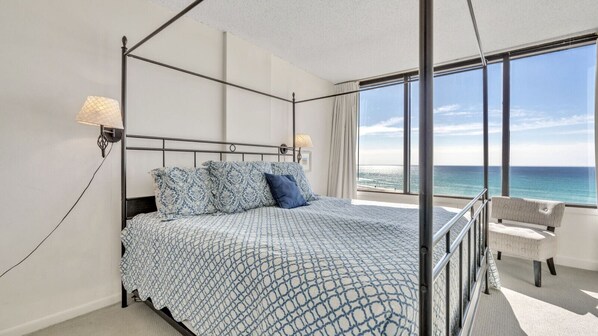 King size bed with a gorgeous view of the Gulf.