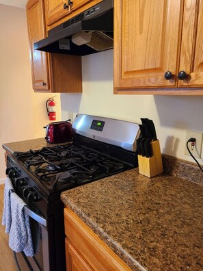 NEW LISTING!!! 26 Columbia - Eat-in kitchen