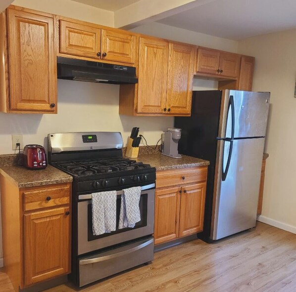 NEW LISTING!!!  26 Columbia - Eat-in kitchen
