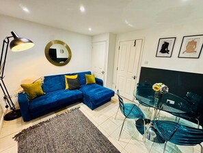 Living Room / Lounge