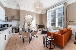 Living Room / Lounge
