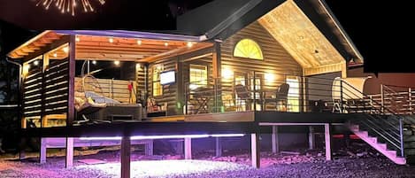 The Honeybee Couples Cabin on the Caddo River