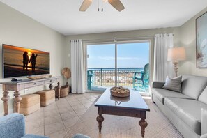 Pelican Isle 117 Living Room