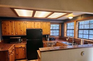 Fully furnished and equipped kitchen