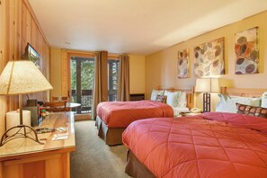 Studio with 2 Queen beds, Smart TV, and balcony