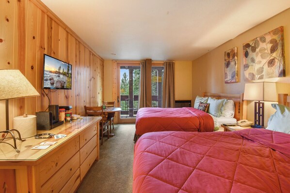 Studio with 2 Queen beds, Smart TV, and balcony