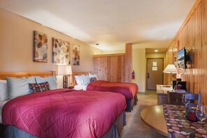 Studio with 2 Queen beds, Smart TV, and balcony
