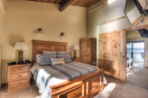 Master bedroom: Queen bed w/ lakefront patio, Smart TV (no cable)