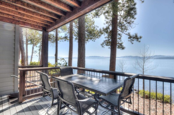 Lakefront balcony w/ gas BBQ grill