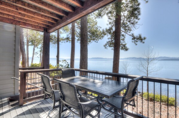 Lakefront balcony w/ gas BBQ grill