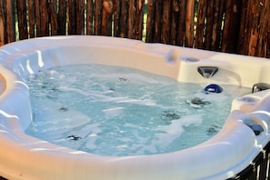 Bain à remous extérieur