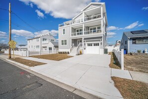 Curbside front