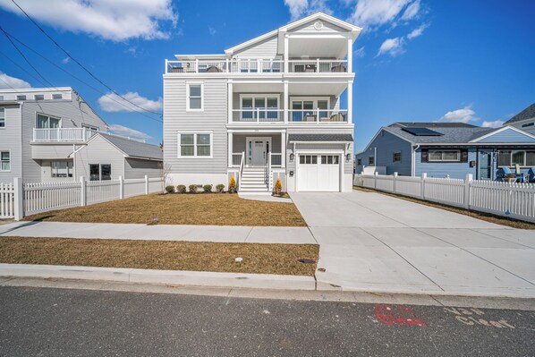 Curbside front