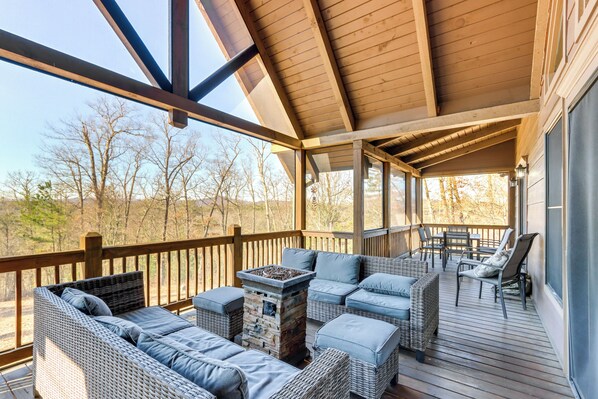 Blue Ridge Vacation Rental | 3BR | 3.5BA | Step-Free Access | 3,450 Sq Ft