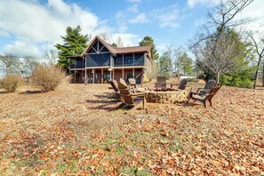 Private Yard | Fire Pit