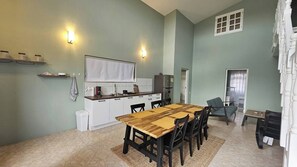 Eettafel met zes zitplaatsen 