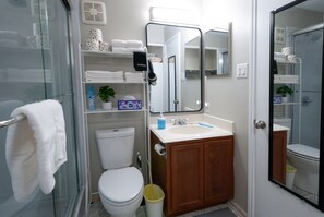Bright ensuite bathroom