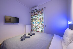 BEDROOM WITH TV