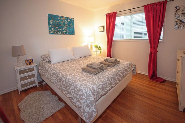 Charming one bedroom apartment in the best neighborhood of Santa Monica!