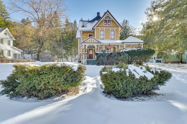Fleischmanns Vacation Rental | 6BR | 5.5BA | 3,696 Sq Ft | Stairs Required