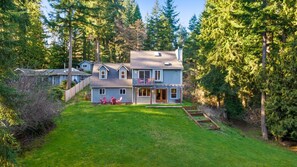 Surrounded by trees on 1 acre - fully private