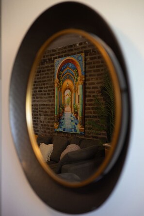 Unclassified image, 5 of 10, button