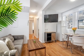 Living room : Open-concept charm with modern flair