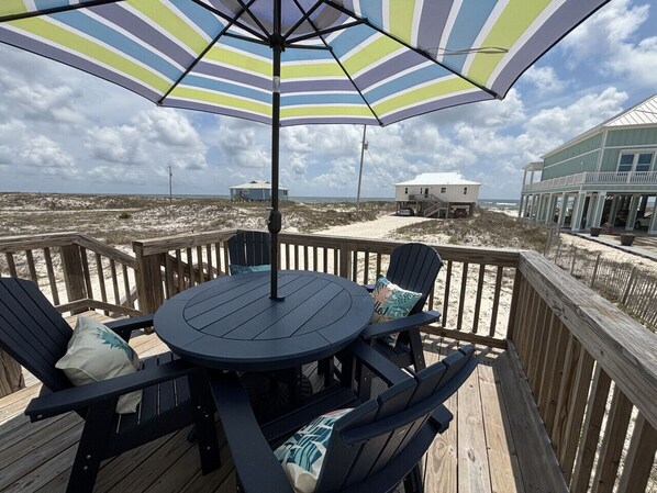 Outdoor Beach View & Dining at Salty Air