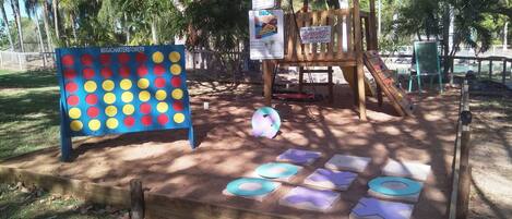 Area giochi per bambini (all'aperto)